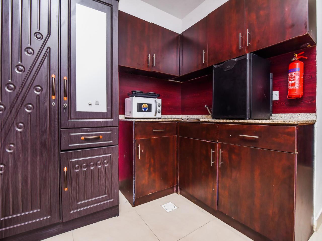 Oyo 138 Empire Hotel Apartments Dubai Buitenkant foto